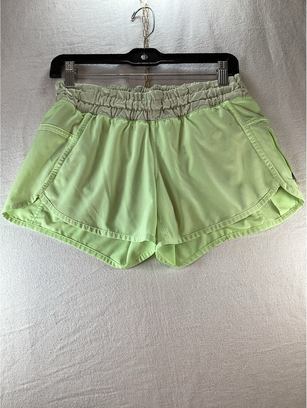 Lululemon Tracker Short II 2-Way Stretch Lined Women's Size 4 Yellow 3.5” Inseam